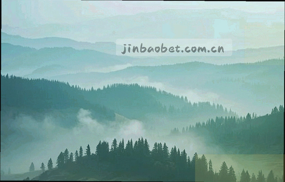 桌面上的苹果设备与包装盒一角，柔和自然光，画面中没有出现人物面部